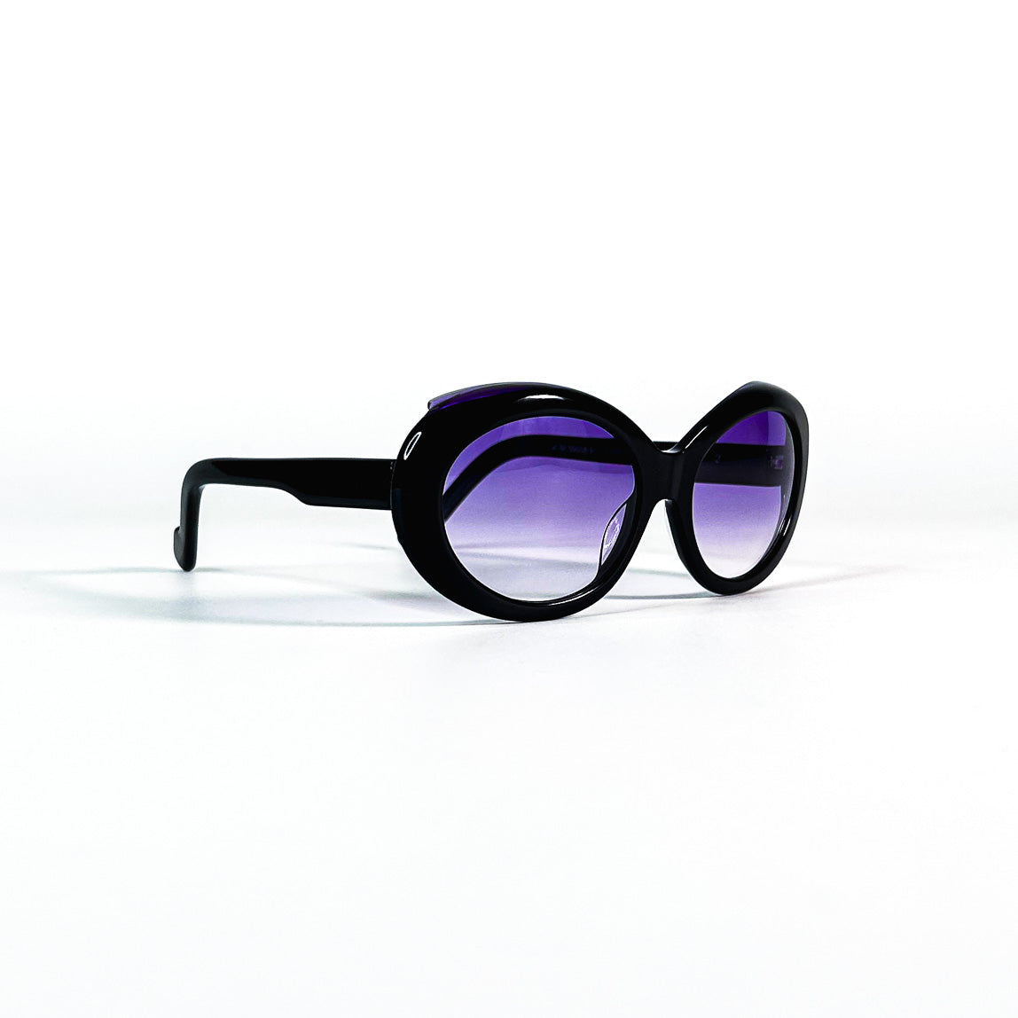 Vue perspective, forme ovale et insert supérieur violet