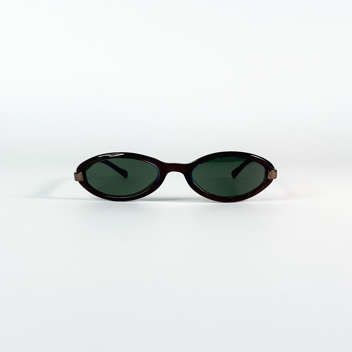 Vue face neutre, Moschino M3573‑S ovale brun bordeaux