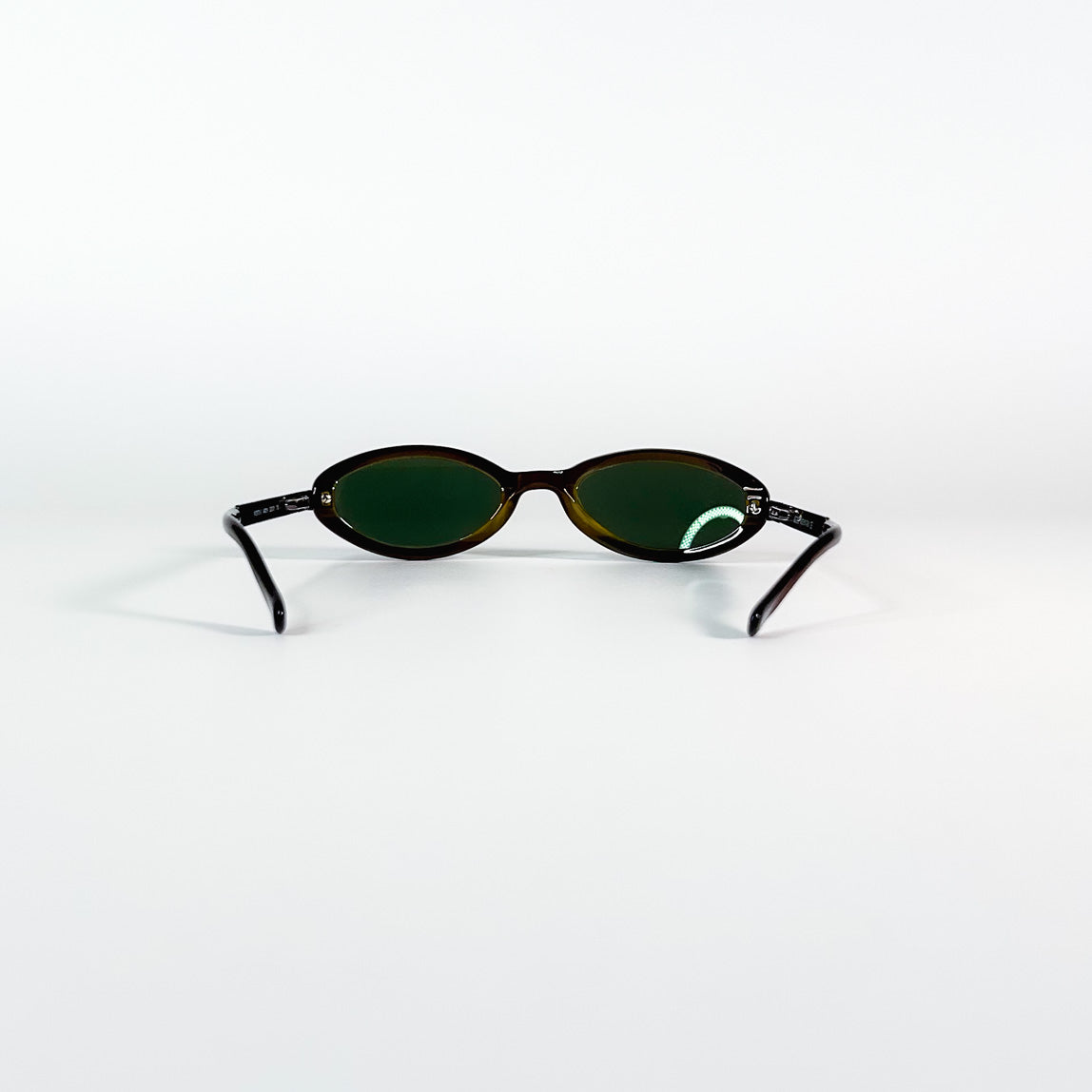 Vue face étroite Moschino M3573‑S, lunettes ovales 90s