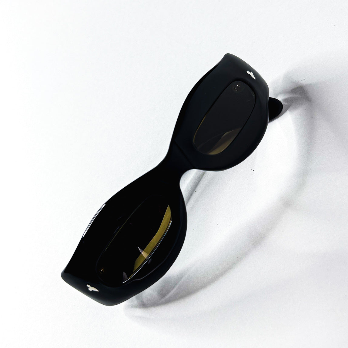 Lunettes Lozza vintage ovales noires vues de dos, branches croisées