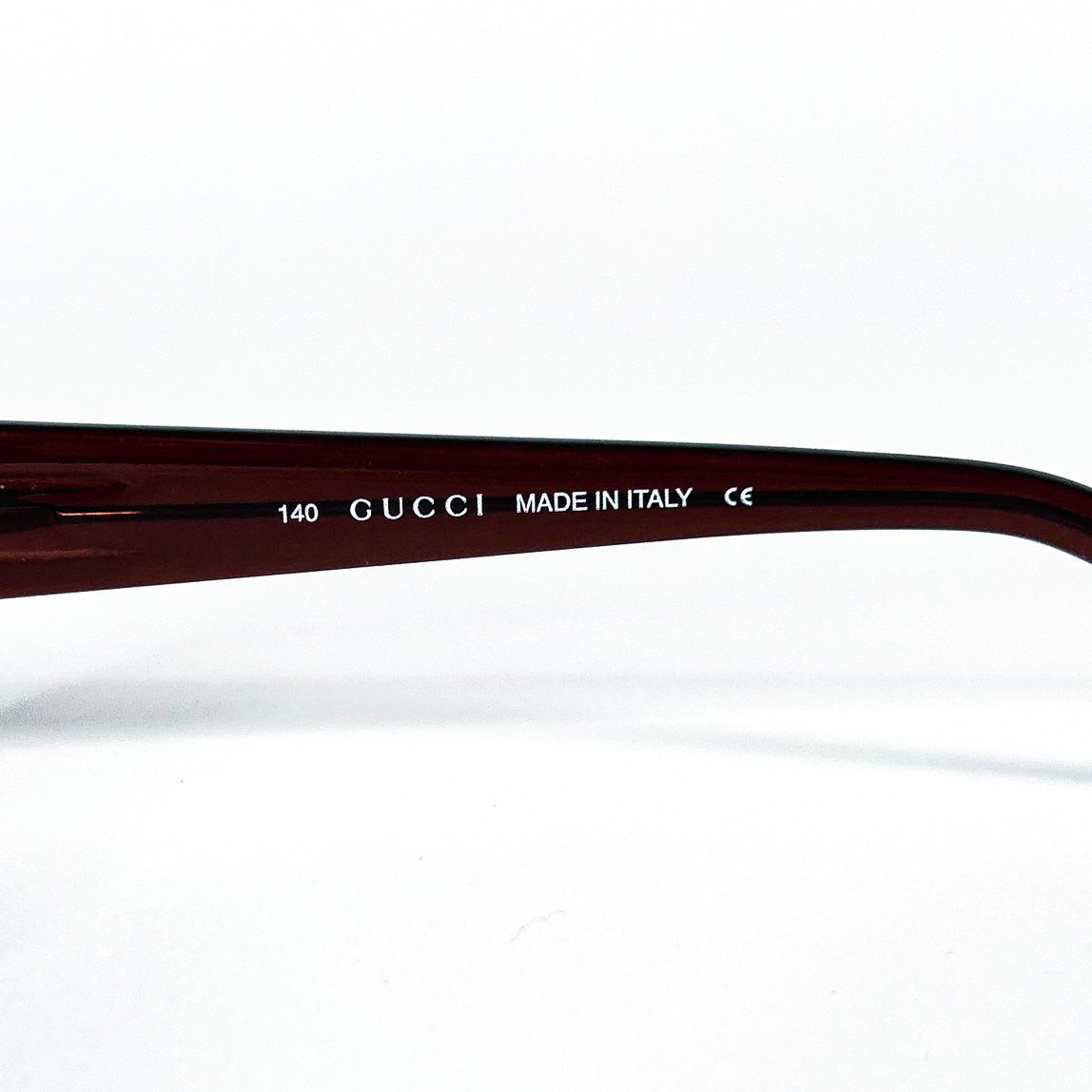 Inscription « 140 GUCCI MADE IN ITALY CE » sur branche