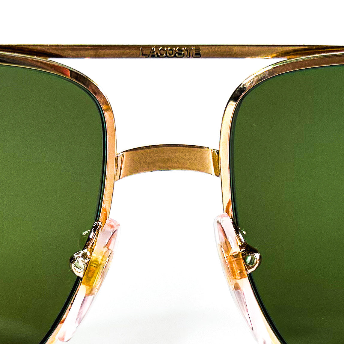 pont central lunettes Lacoste 101 Gold inscription gravée