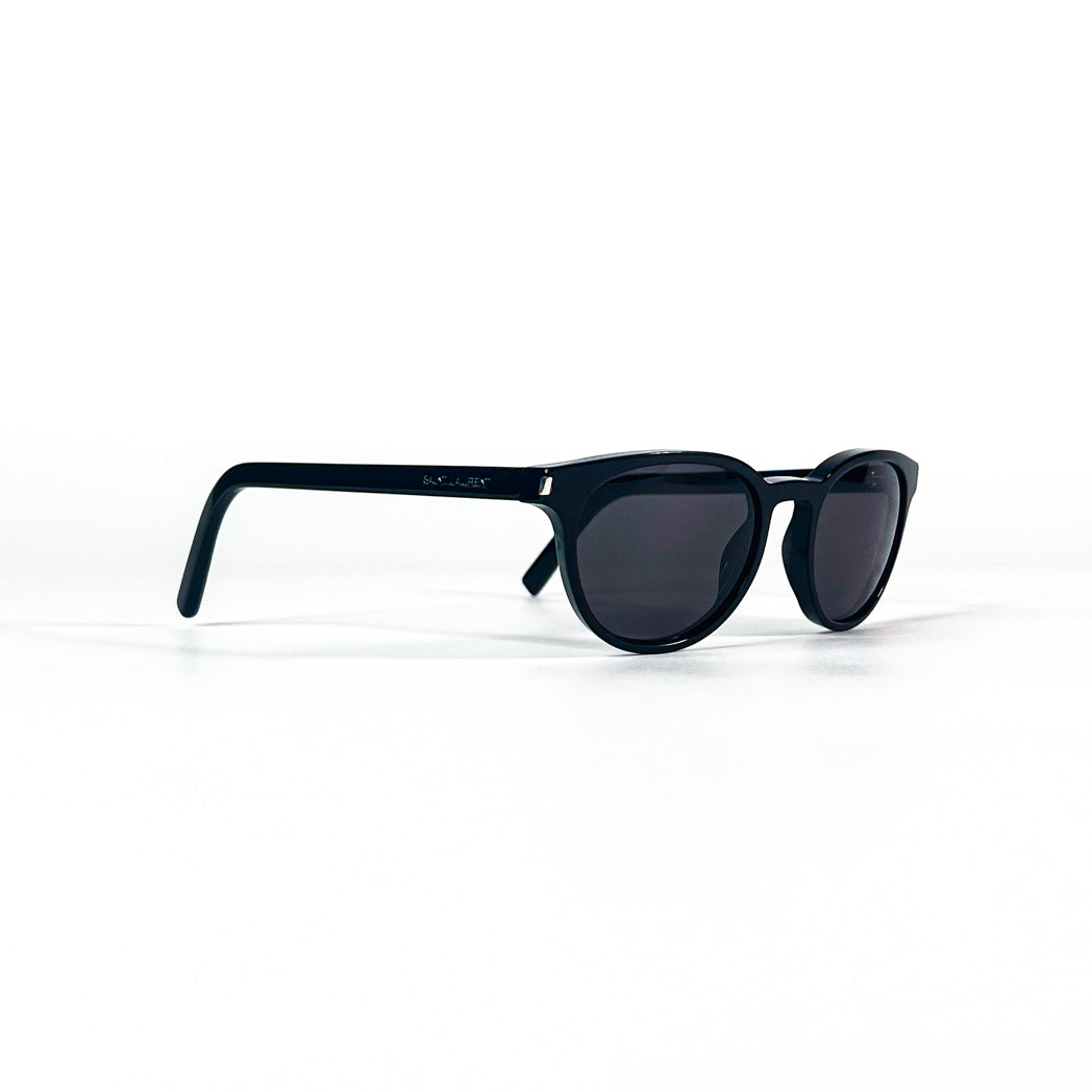 Profil droit Saint Laurent Classic 10 noir vue latérale