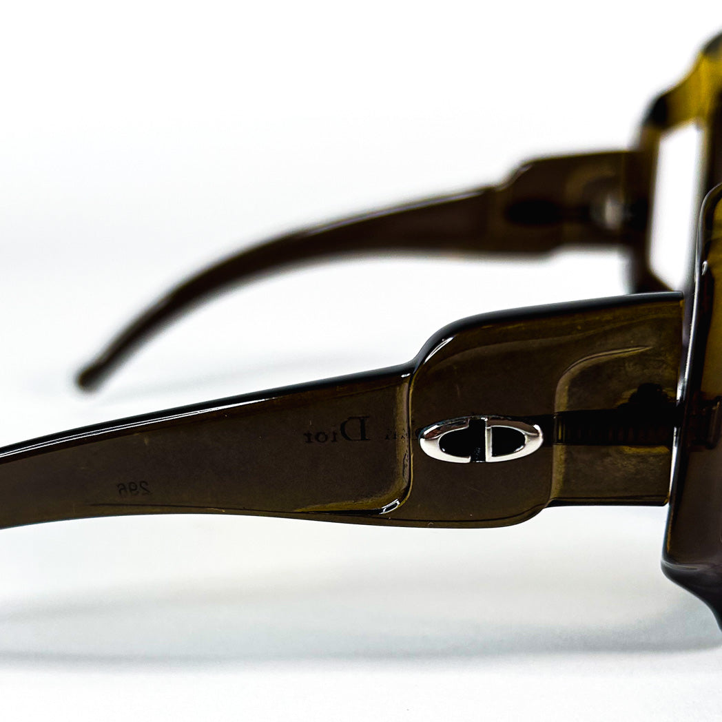 Charnière et logo CD métal sur lunettes Dior 296