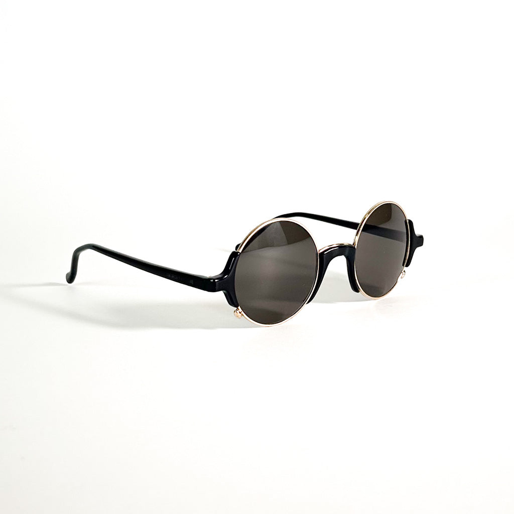 Lunettes Giorgio Armani design rond avec branches en acétate noir vue de profil
