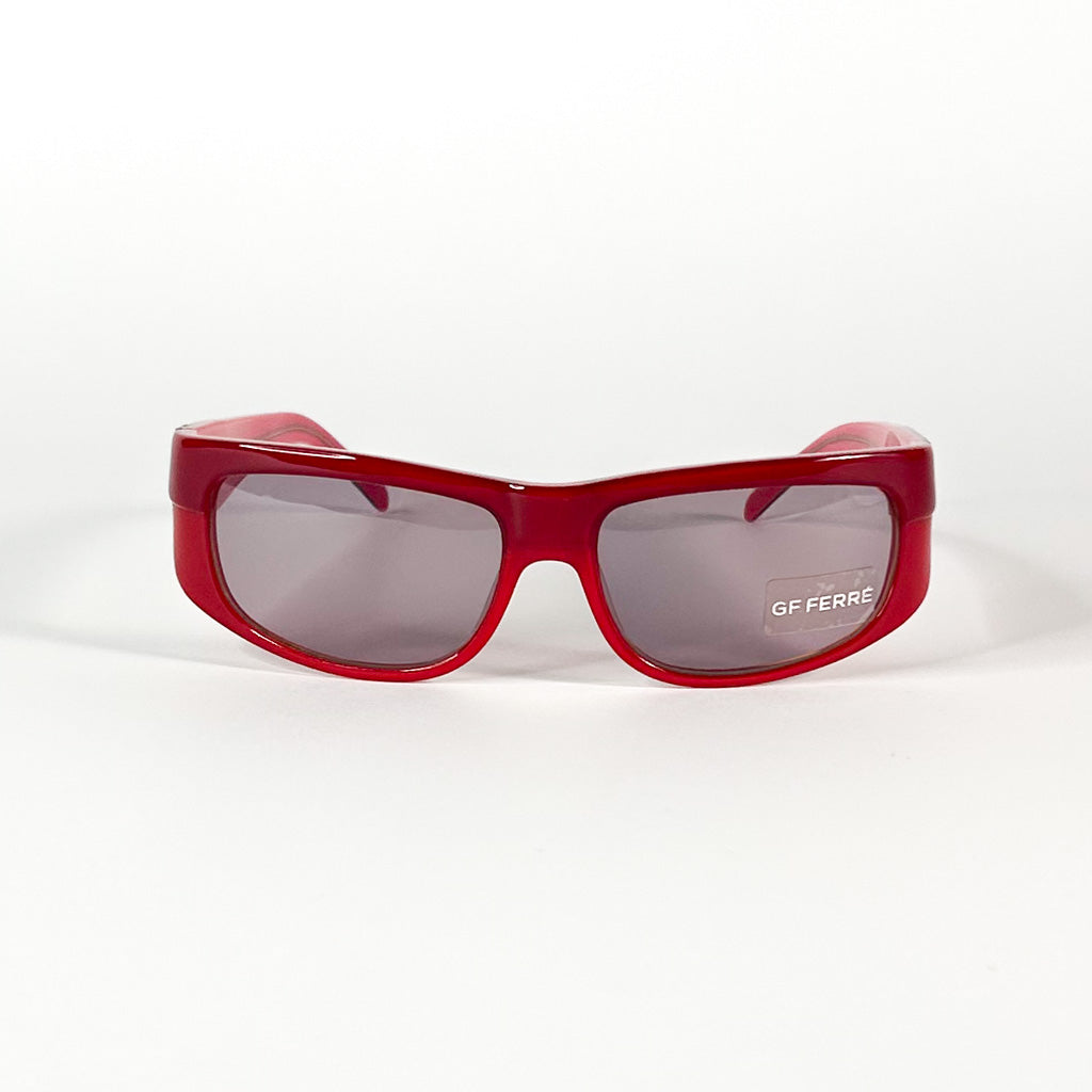 Vue de trois-quarts gauche des lunettes de soleil Gianfranco Ferré rouges, style rectangulaire