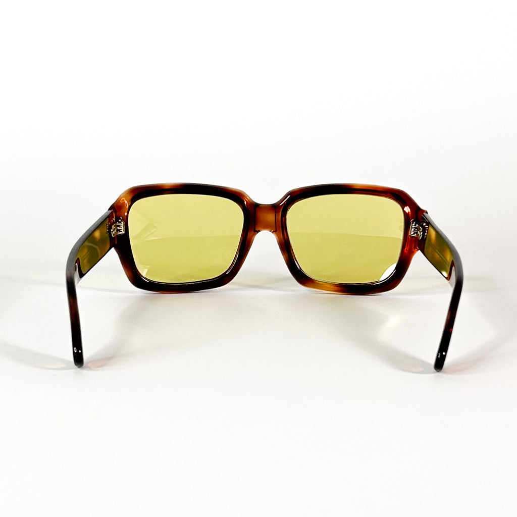 Vue arrière lunettes vintage écaille marron avec verres jaunes