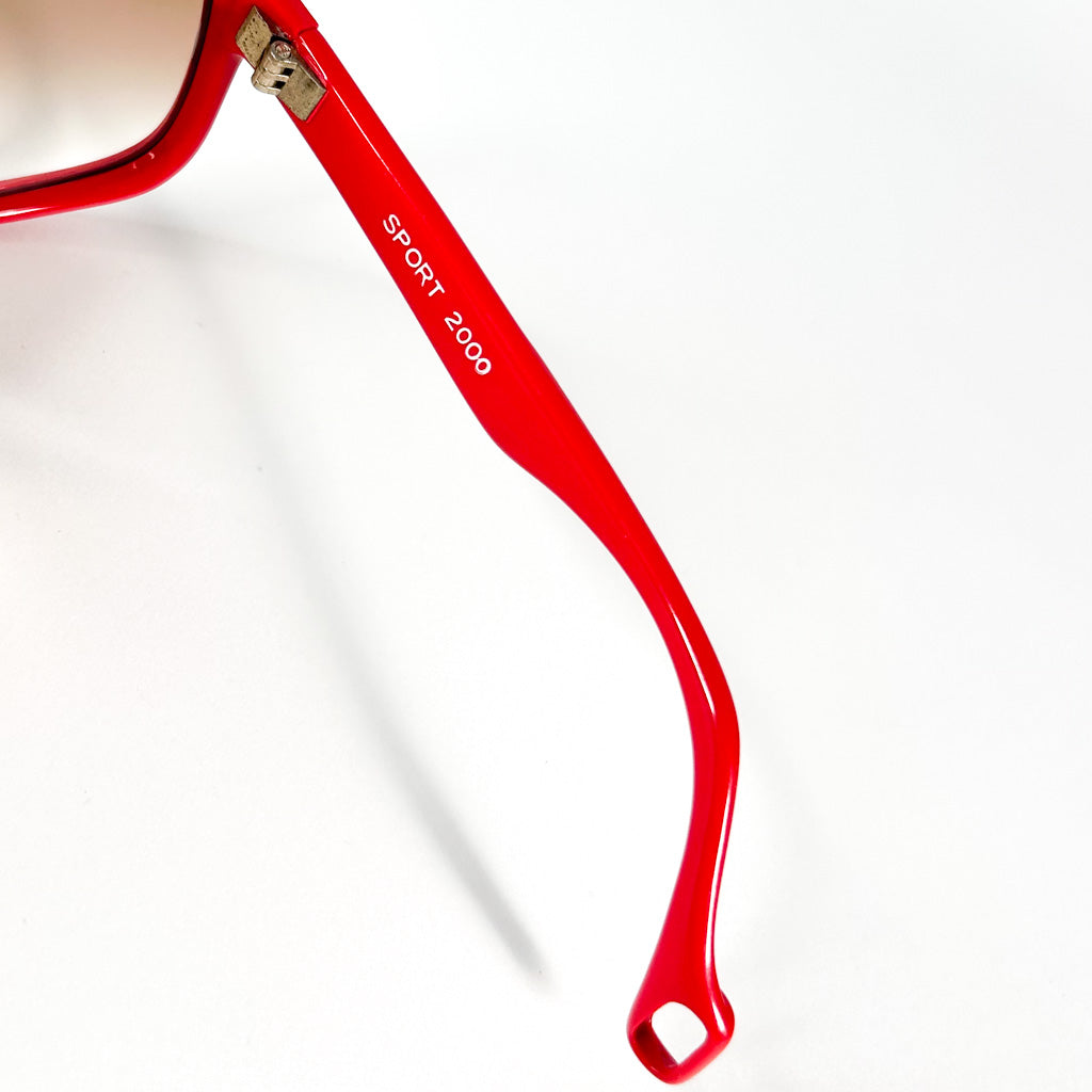 Inscription Sport 2000 sur la branche des lunettes Guy Laroche