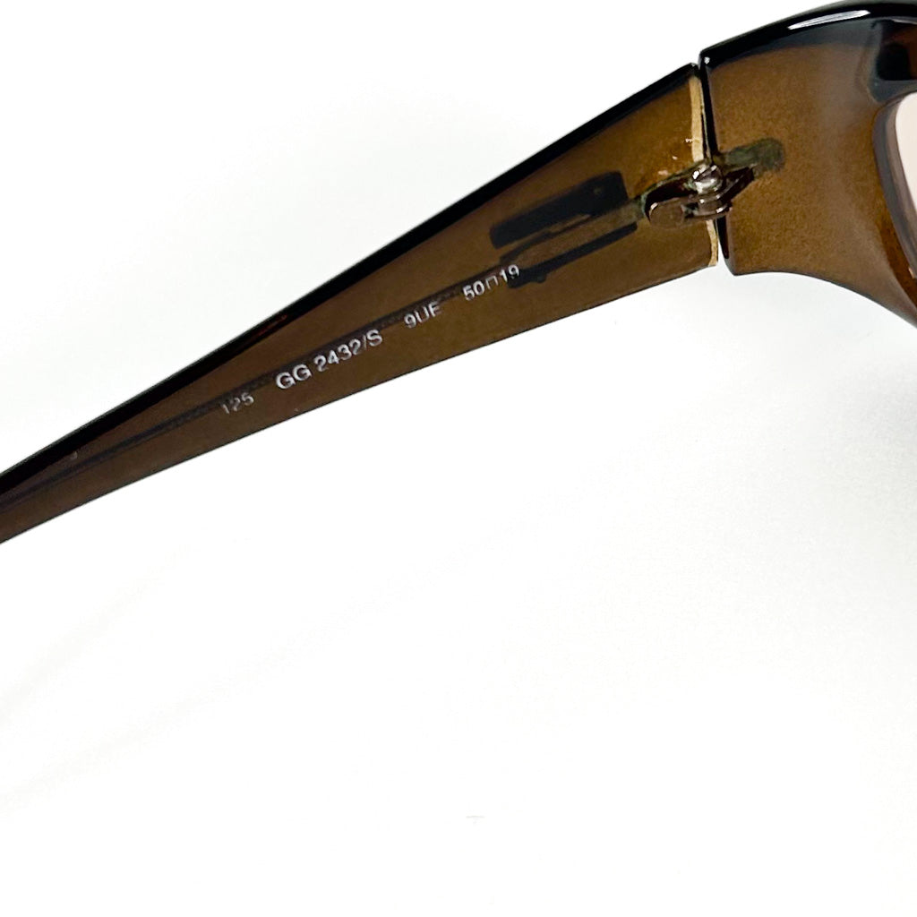 Vue arrière des lunettes de soleil Gucci vintage modèle GQ 2432