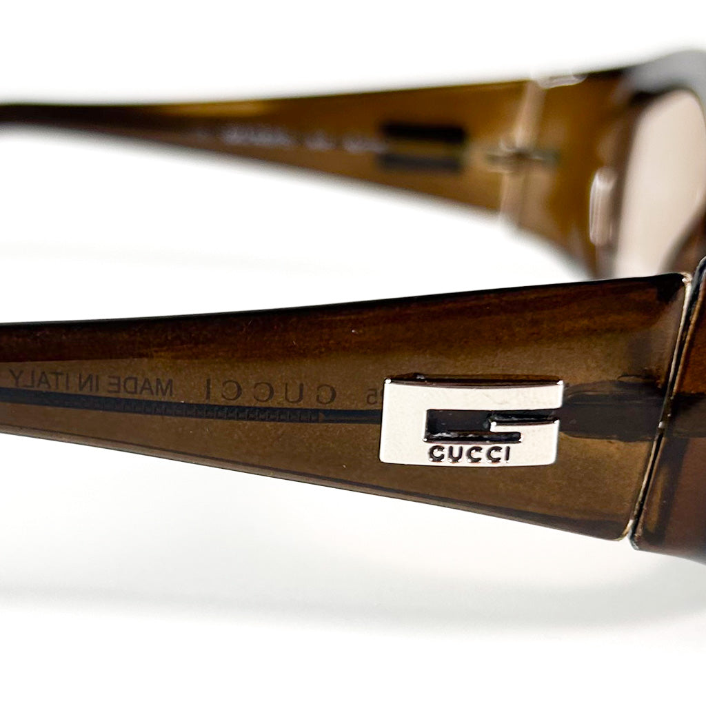 Profil gauche des lunettes de soleil Gucci vintage en acétate marron translucide
