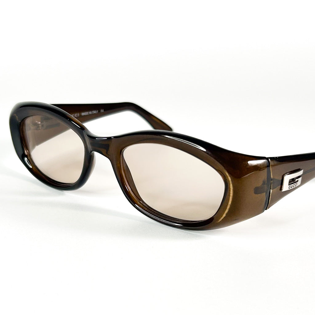 Lunettes de soleil vintage Gucci modèle GQ 2432 en acétate marron translucide vue 3/4 avant