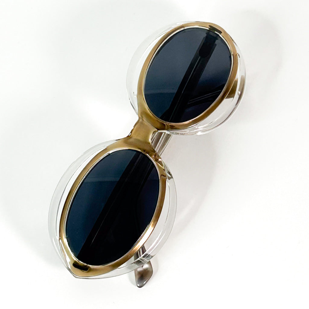 Lunettes Maison Salanson vintage portées sur modèle blond cheveux bouclés