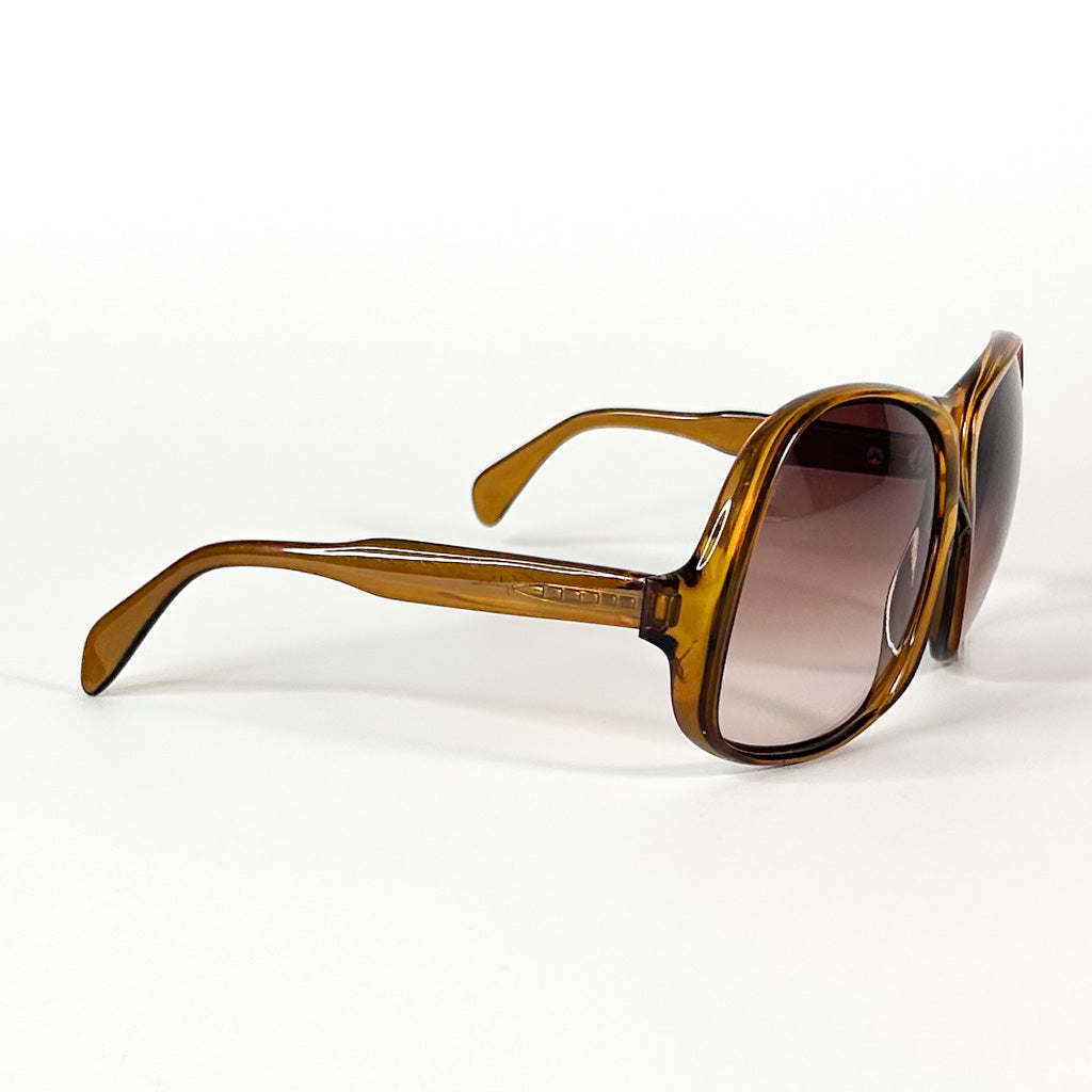 Vue latérale des lunettes Saphira – design oversize ambré années 70