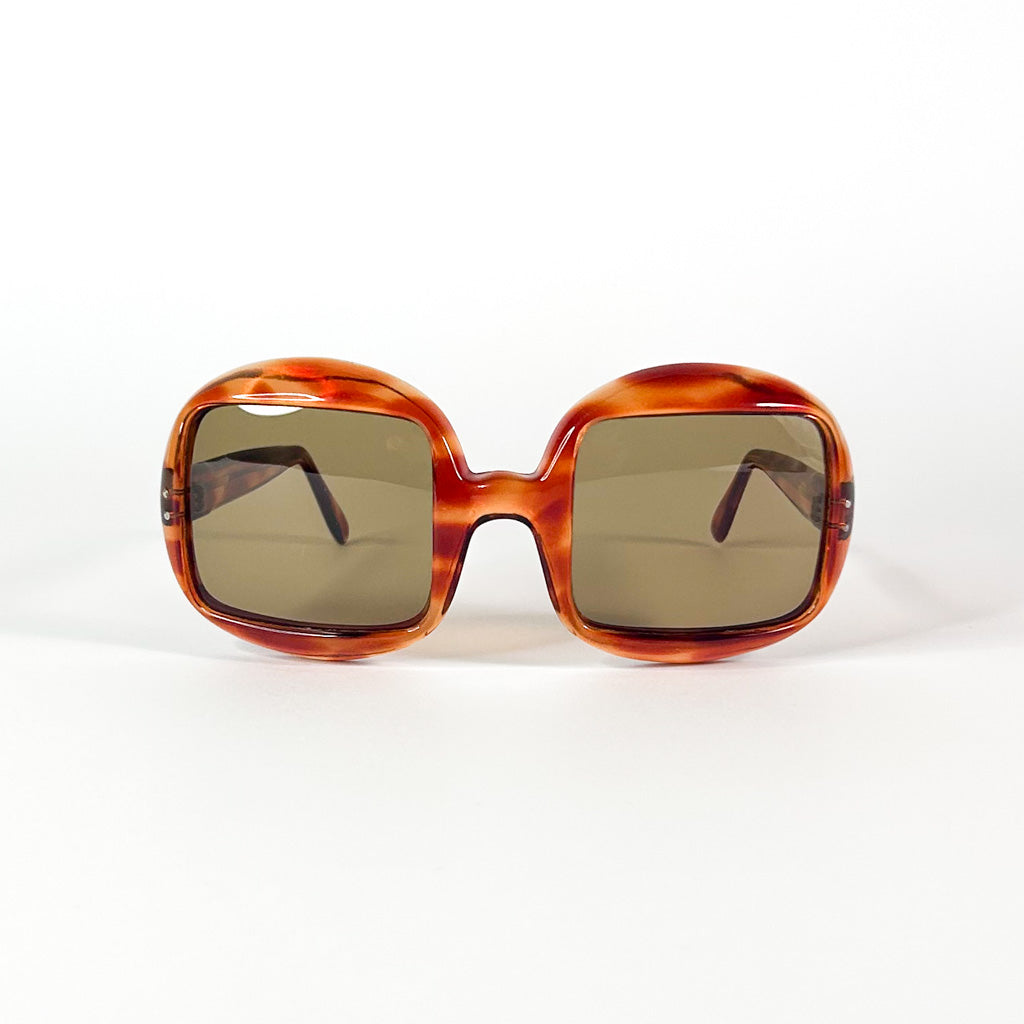Face avant des lunettes de soleil vintage – design téléviseur carré en acétate écaille, années 1970