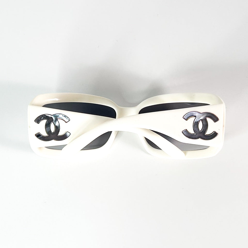 Lunettes Chanel 5141 C716/11 pliées, logo double C visible sur les deux branches
