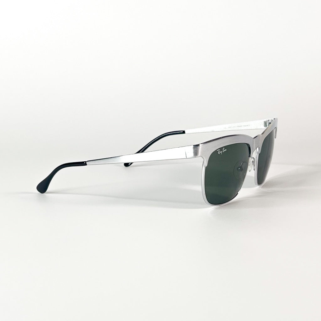 Ray-Ban Clubmaster édition métal – vue 3/4 avec branches