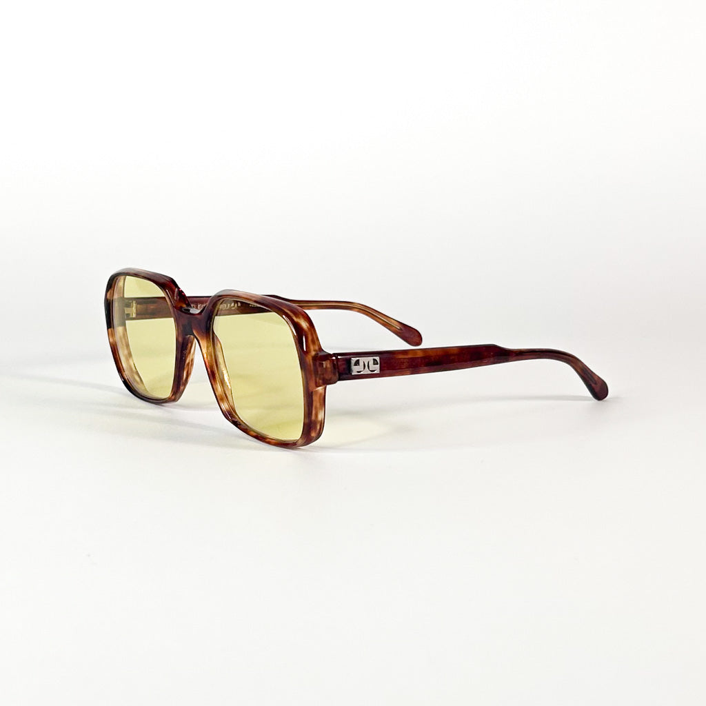 Vue frontale des lunettes Jean Lempereur Création 114 avec verres solaires jaunes