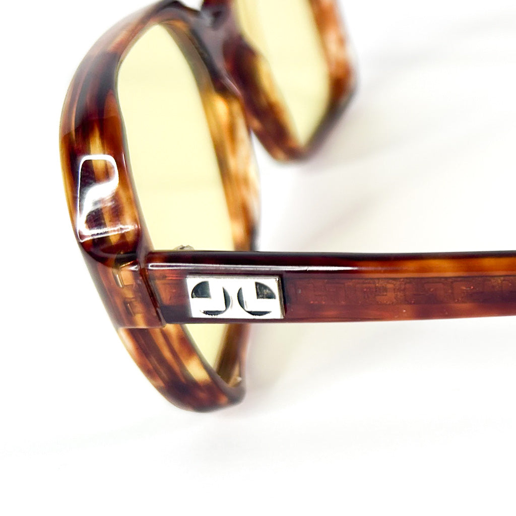Vue latérale droite des lunettes Jean Lempereur montrant la courbure de la branche et le logo JL