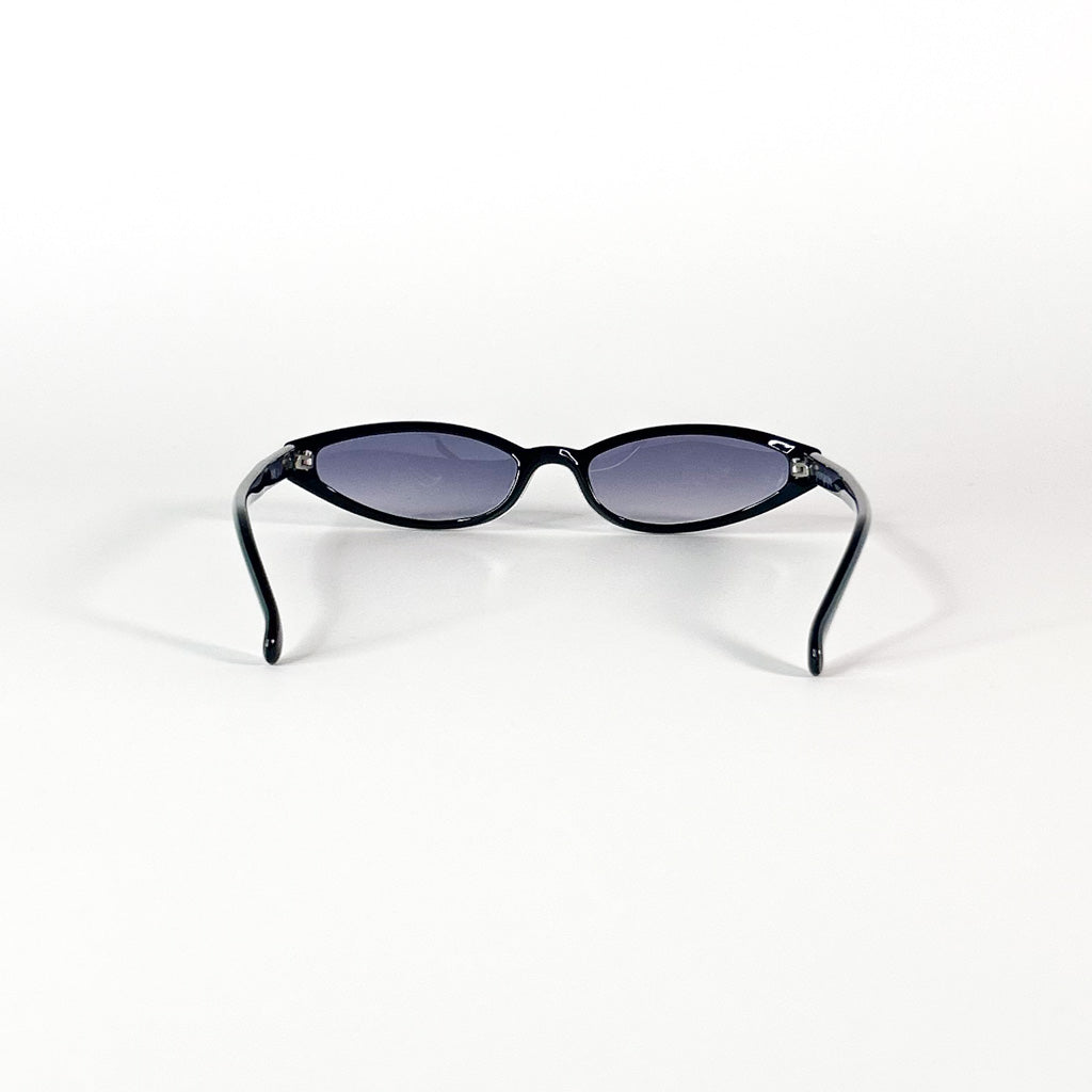 Vue frontale des lunettes de soleil Paragraphe 1519 Made in France, verres teintés violets