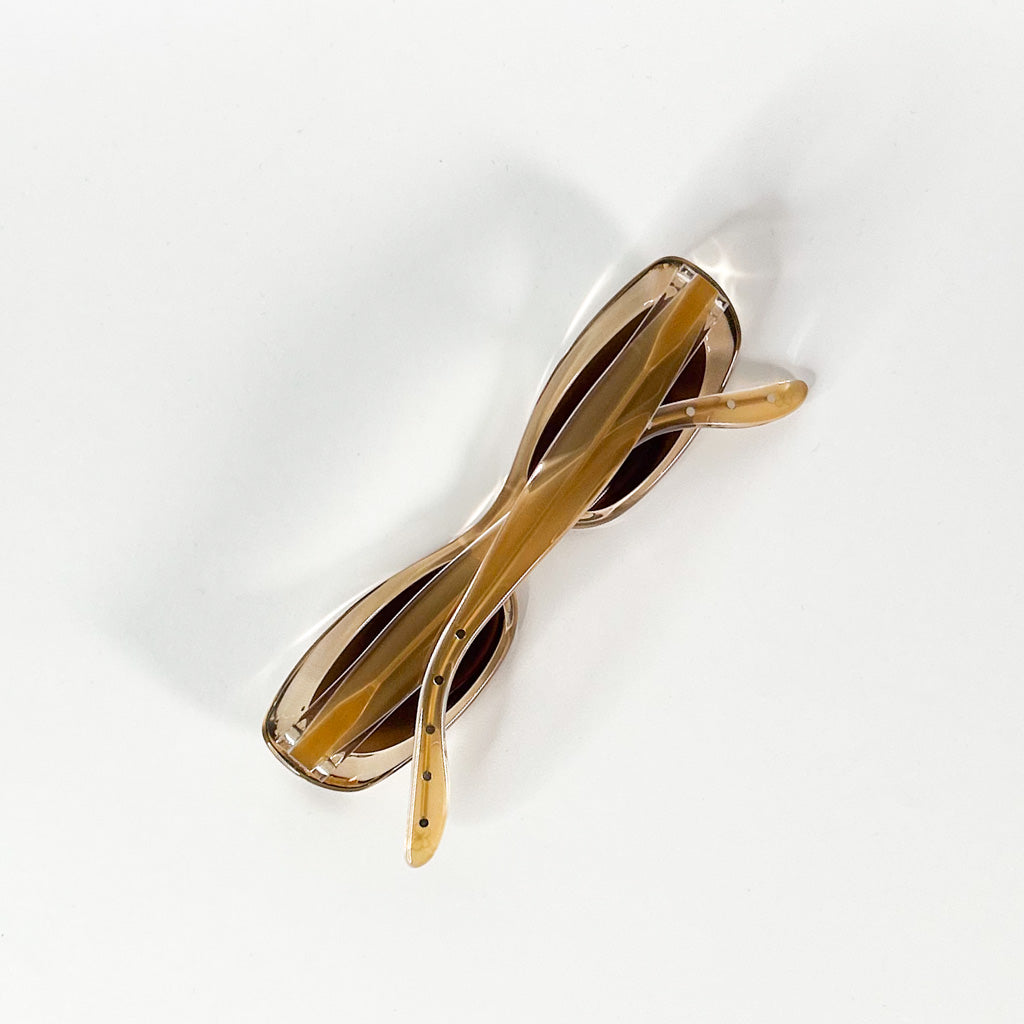 Lunettes Bottega Veneta ambre translucide – perspective latérale basse