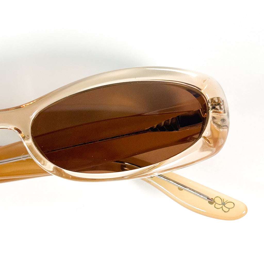 Vue frontale des lunettes Bottega Veneta – monture ovale style Y2K