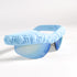 Bottega Veneta BV1209S hero shot 3/4, volume du tressage et reflet bleu glacier du verre miroir.
