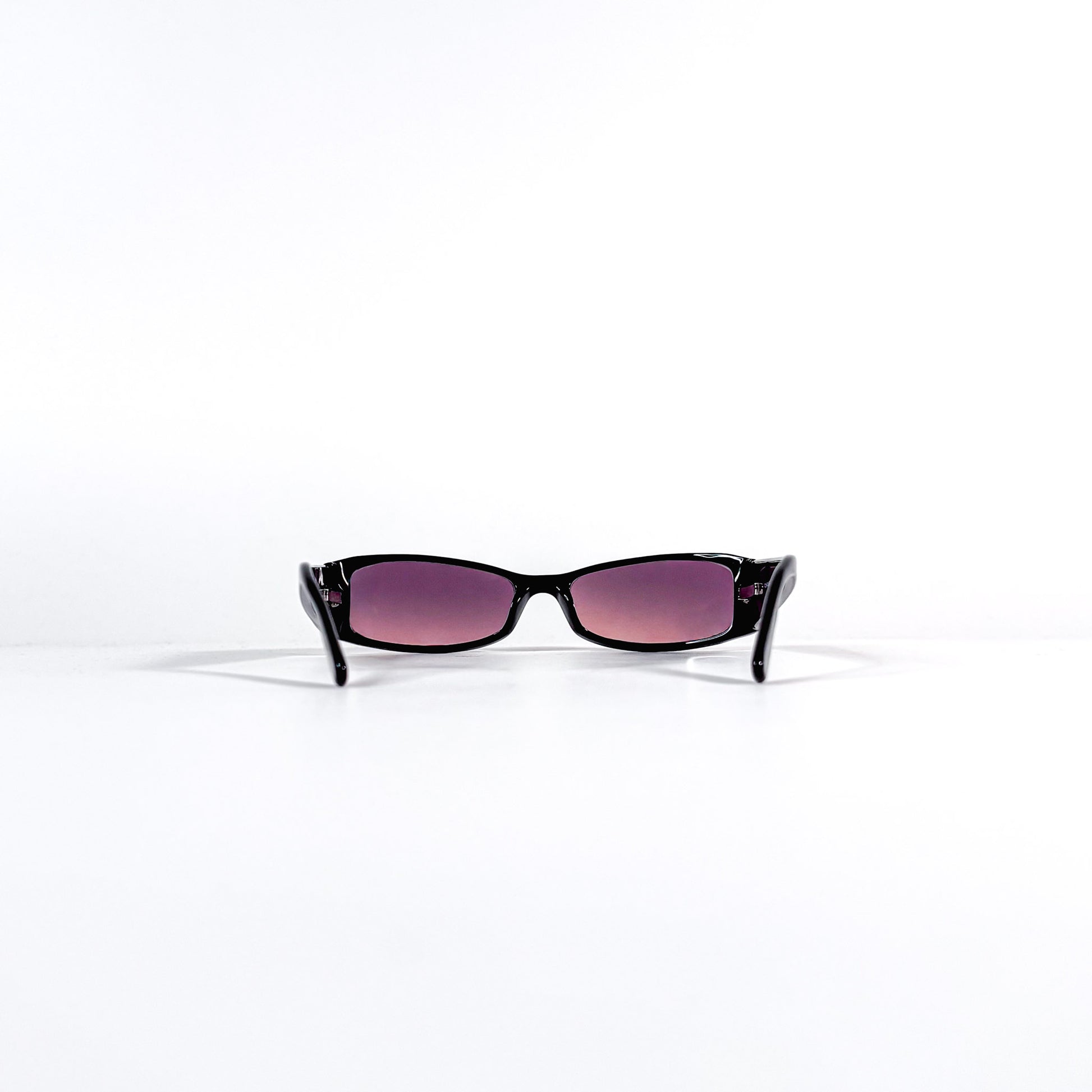  Profil 3/4 lunettes Chanel 3102 acétate noir, lettrage CHANEL argenté visible sur face avant de la branche