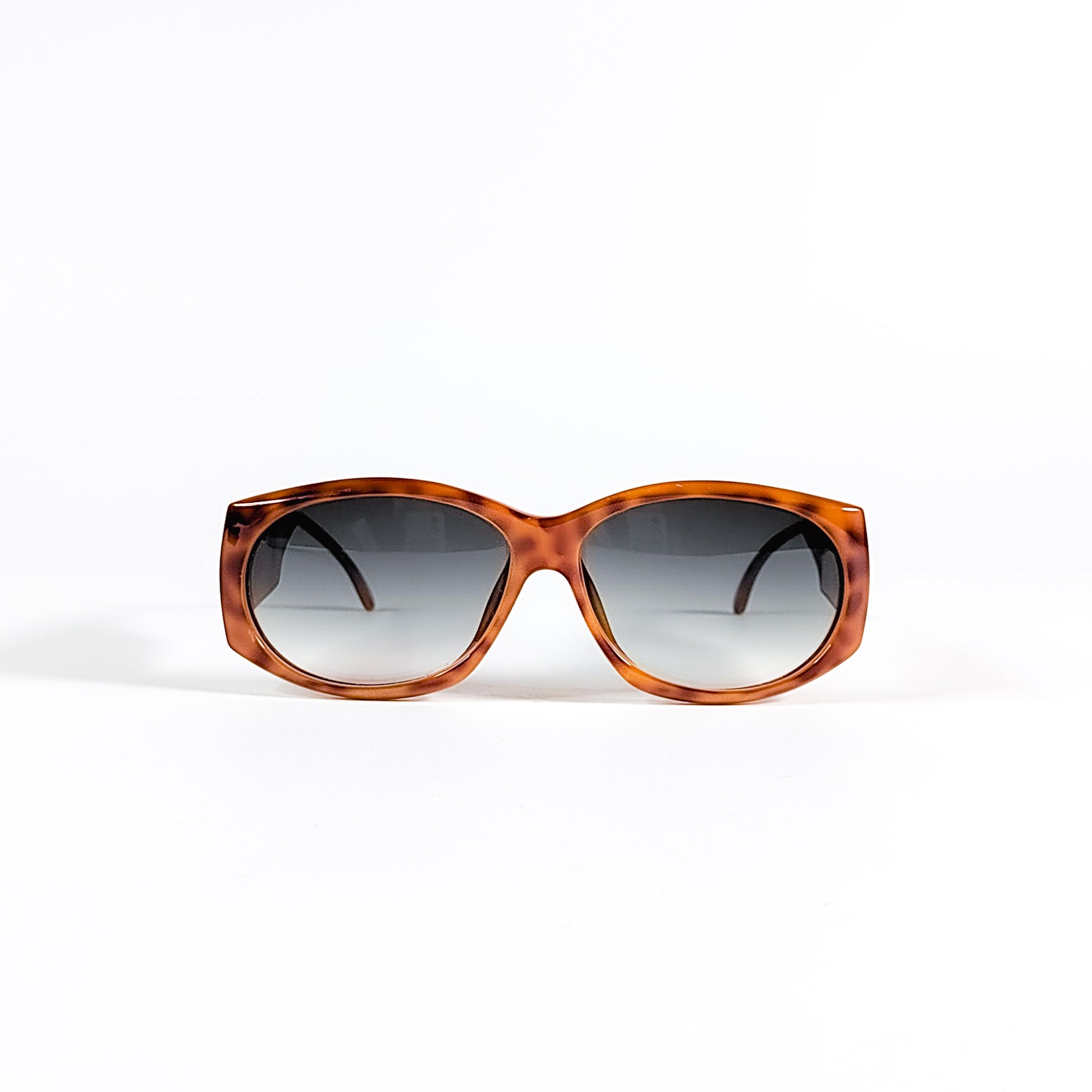 Lunettes de soleil vintage Vienna Line 1898 vue de face, acétate écaille blonde et verres dégradés gris.