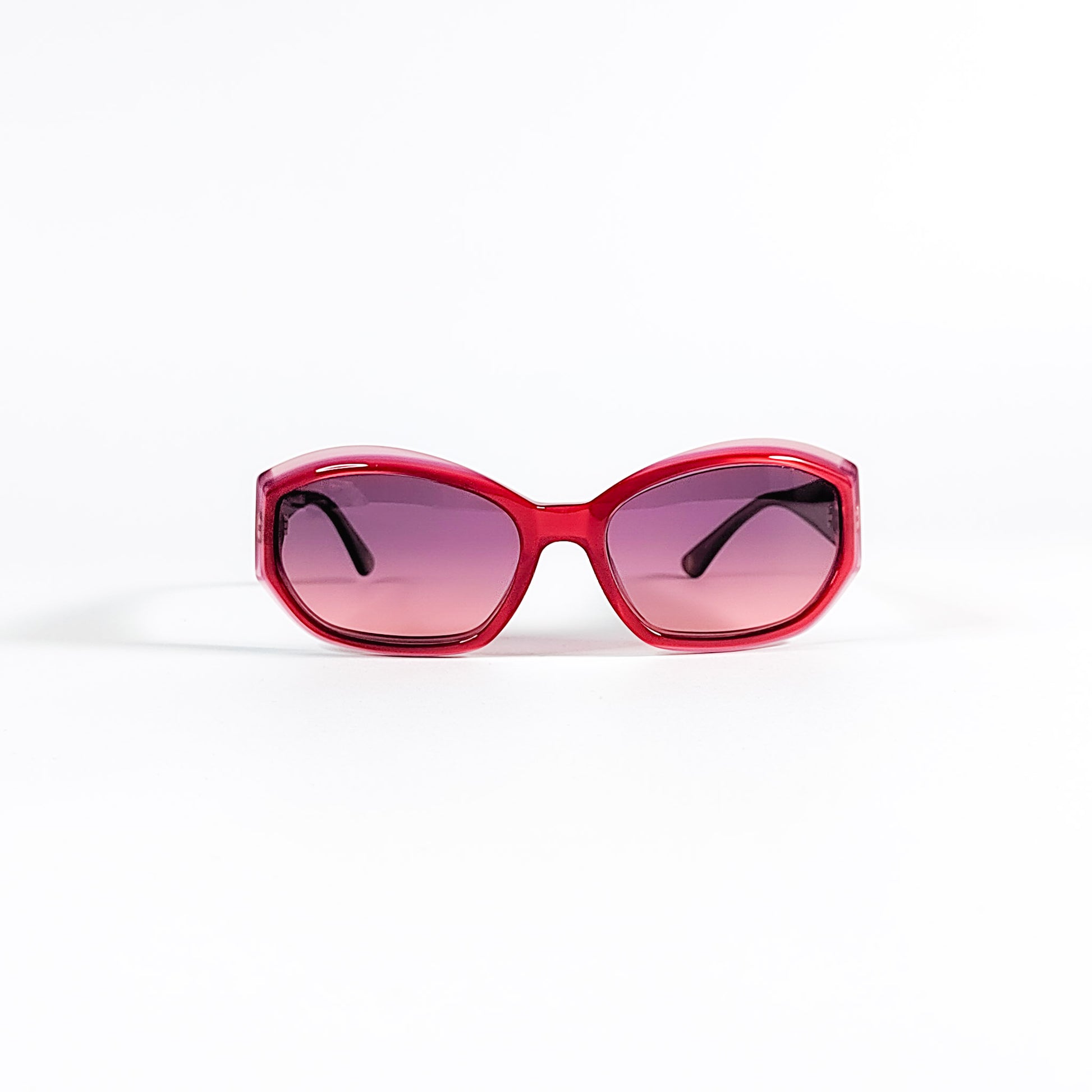 Lunettes Chanel 5022 vue de face, monture acétate translucide rouge framboise et verres dégradé violet vers rose