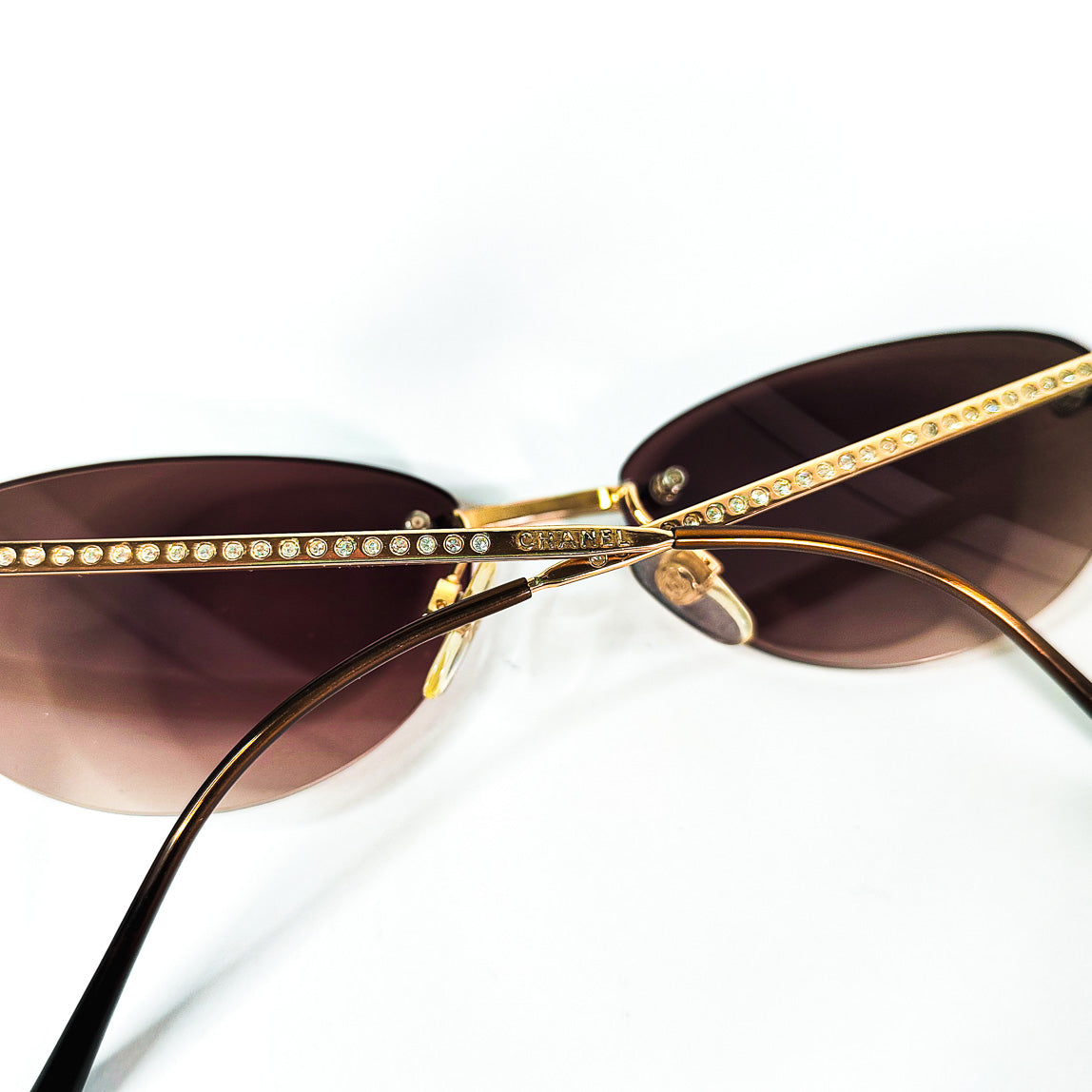 lunettes vintage chanel 2054-B C125 doré – branche latérale strassée